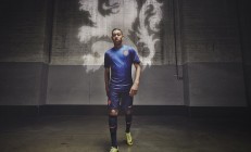 米兰体育官网-约基奇关键球如爵士即兴独奏，一记妙传打穿上海队防线定乾坤