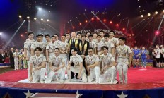 米兰体育app-精湛技艺打动观众，男选手夺得冠军的简单介绍