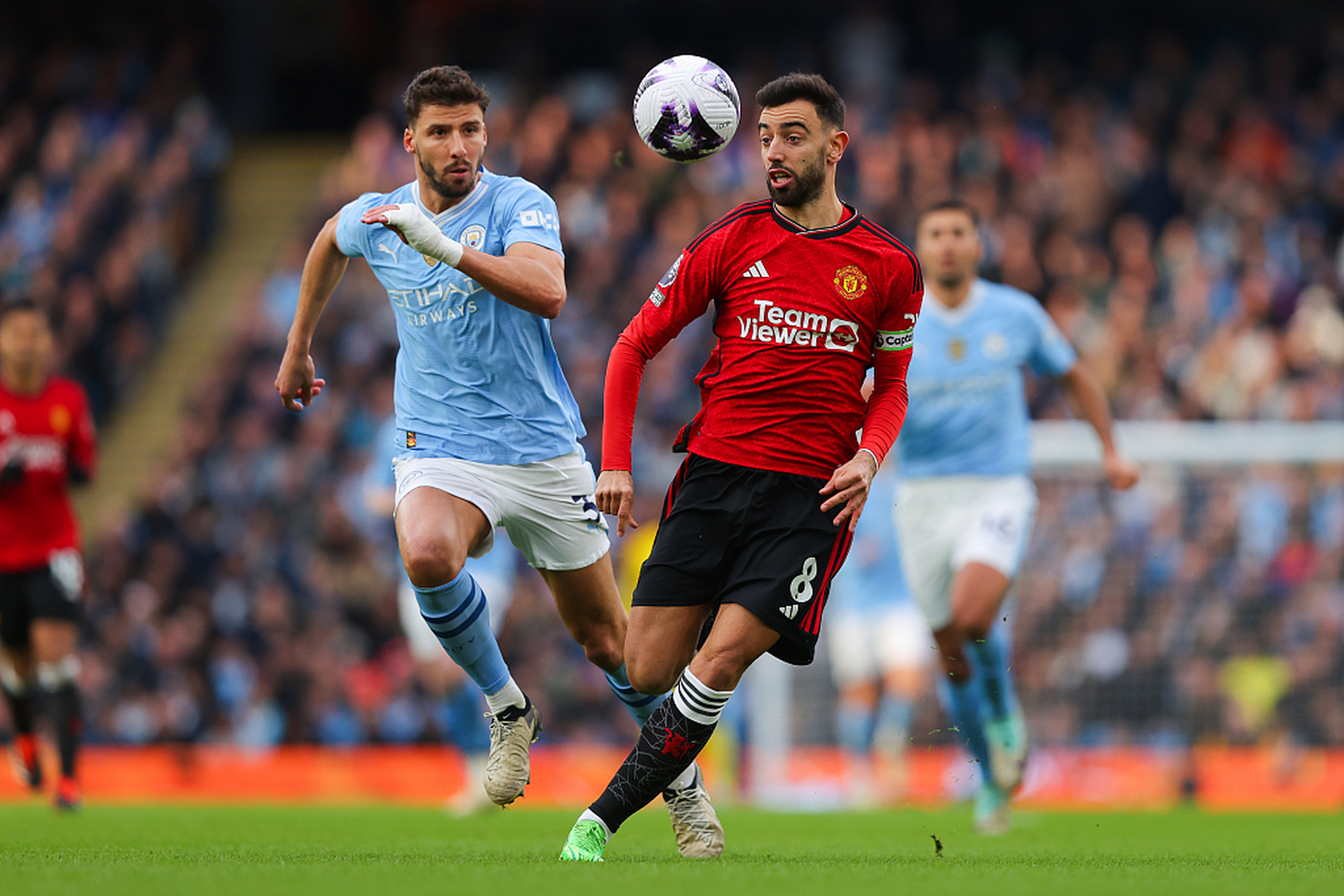 包含曼联主场负于埃弗顿，积分榜境地出现波动的词条