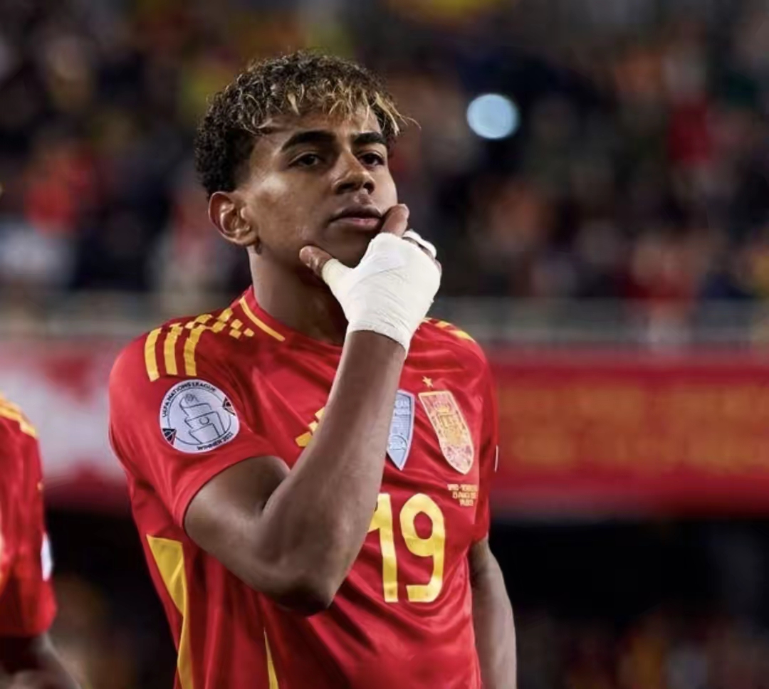 包含荷兰国家队在欧洲杯预选赛中锋芒毕露，成为热门！的词条