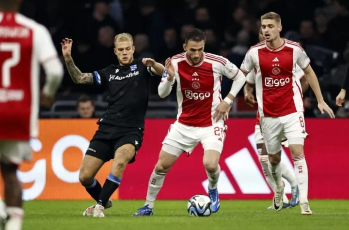 阿贾克斯凭借进球时刻力压罗马，赢得胜利的简单介绍