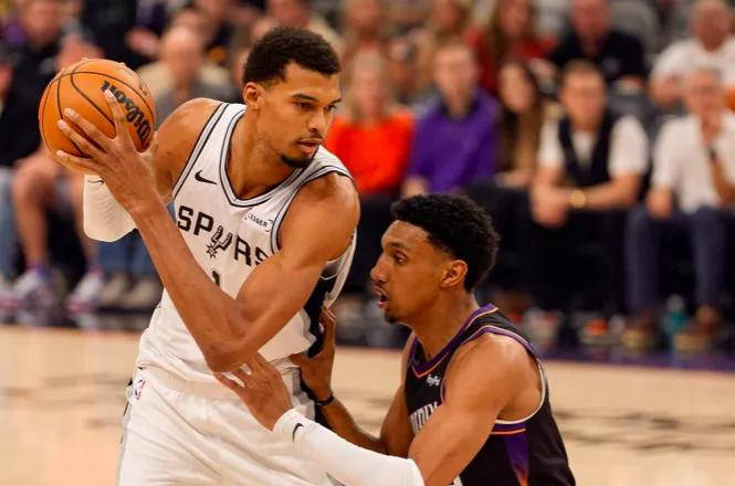 马刺主场胜出，终结对手连胜的简单介绍