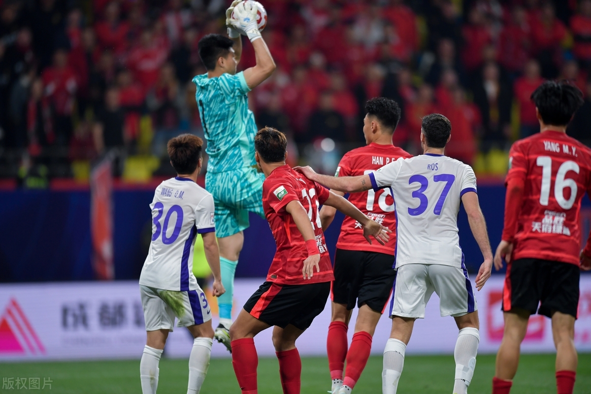 球员在比赛中发挥出色，争夺领先地位的简单介绍