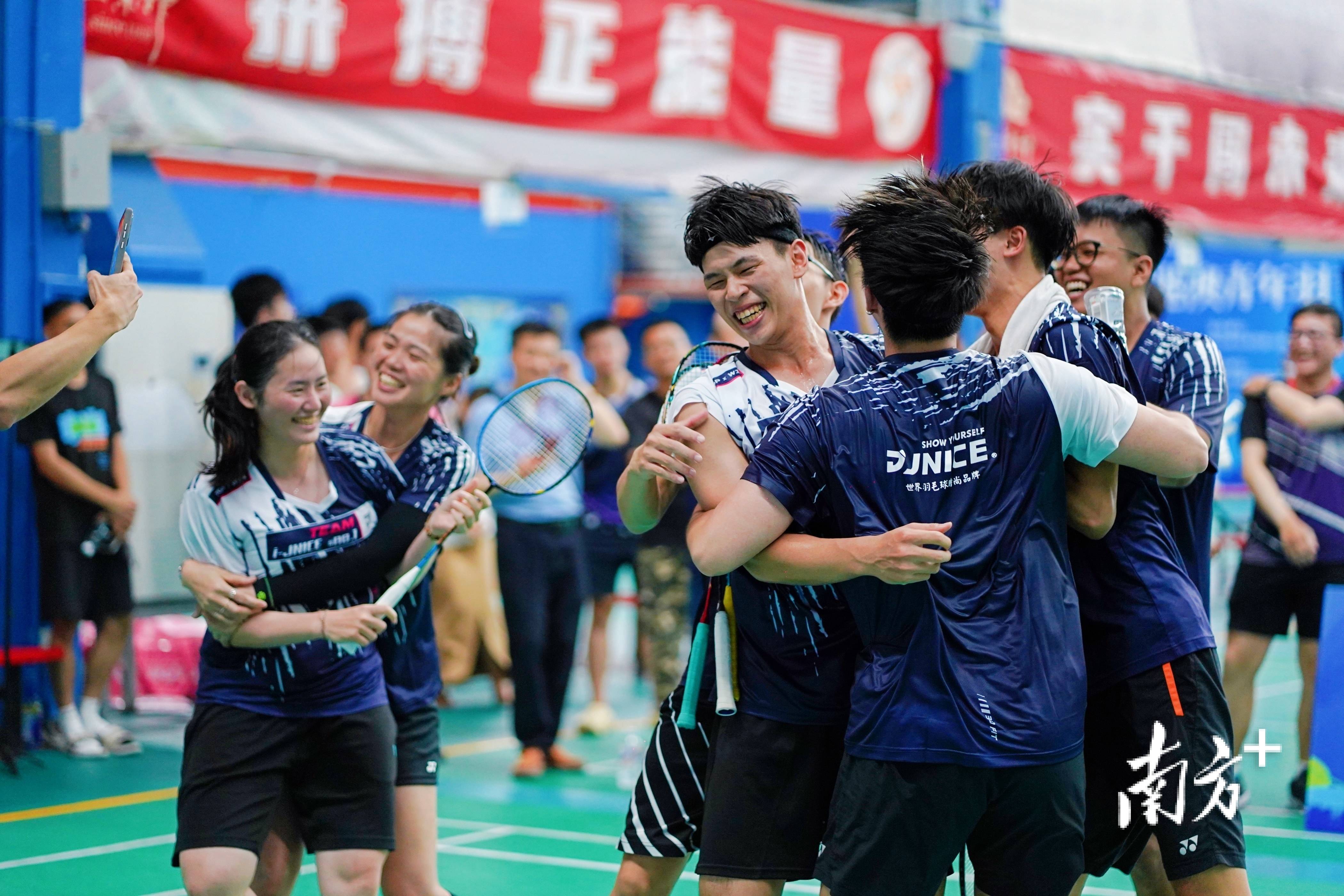 包含选秀大会新鲜出炉！年轻球员跃跃欲试，展现球场激情的词条