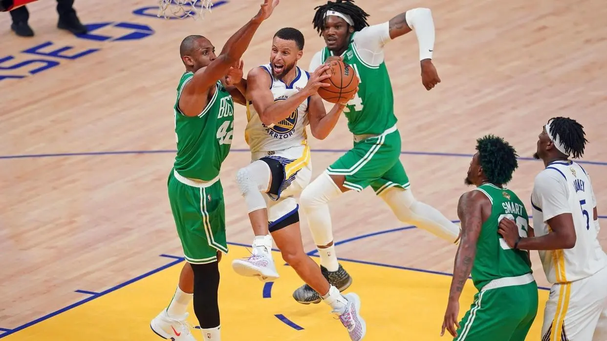 关于独行侠碾压辽宁队，库里点燃赛场的信息