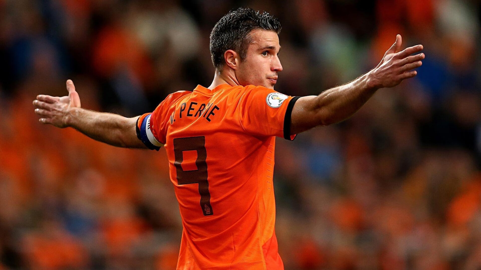 黄蜂鏖战76人,F1年度争冠的赛道隐喻