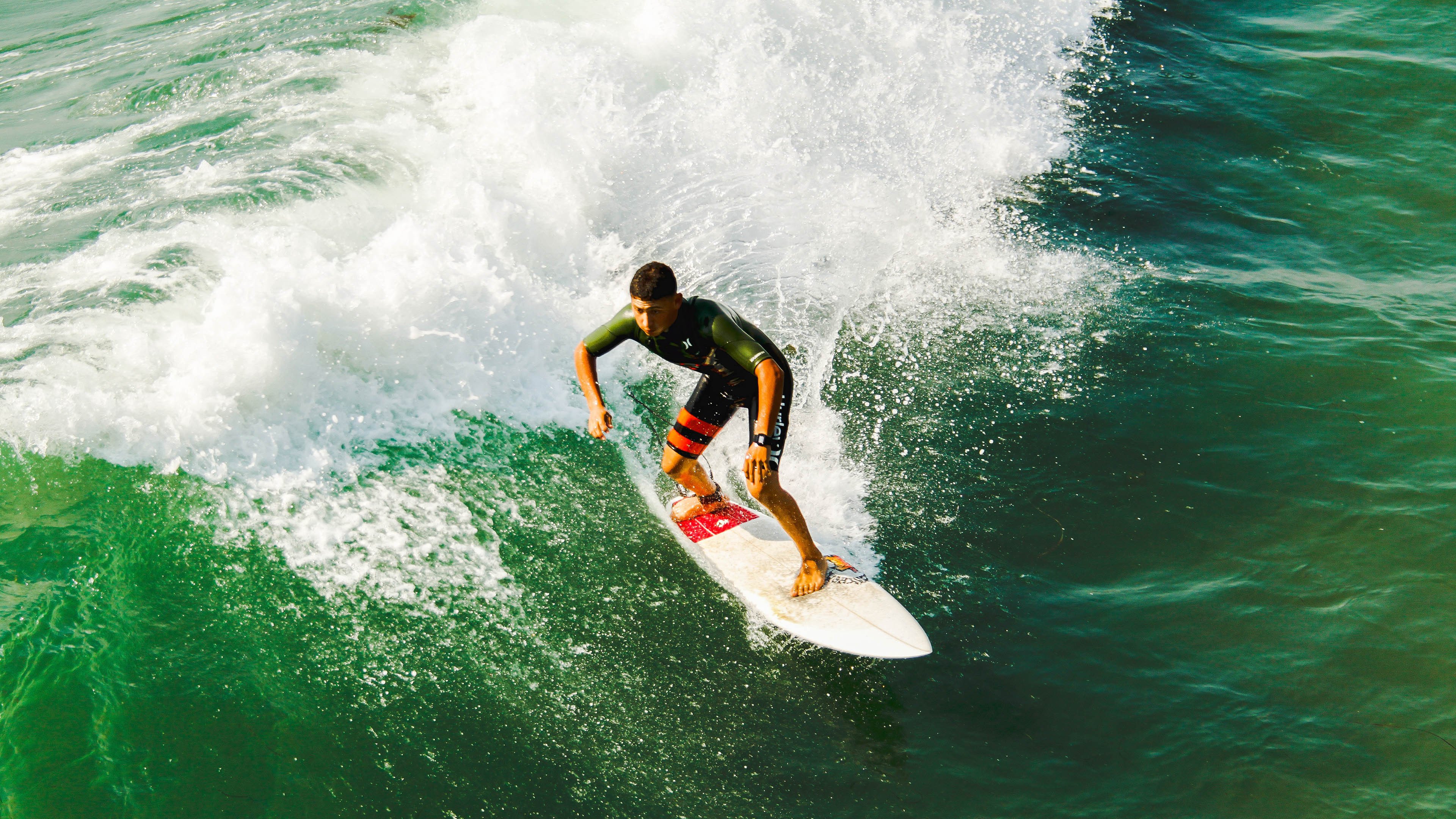 北欧风暴席卷巴黎，瑞典险胜法国，梁靖崑状态火热成赛场焦点