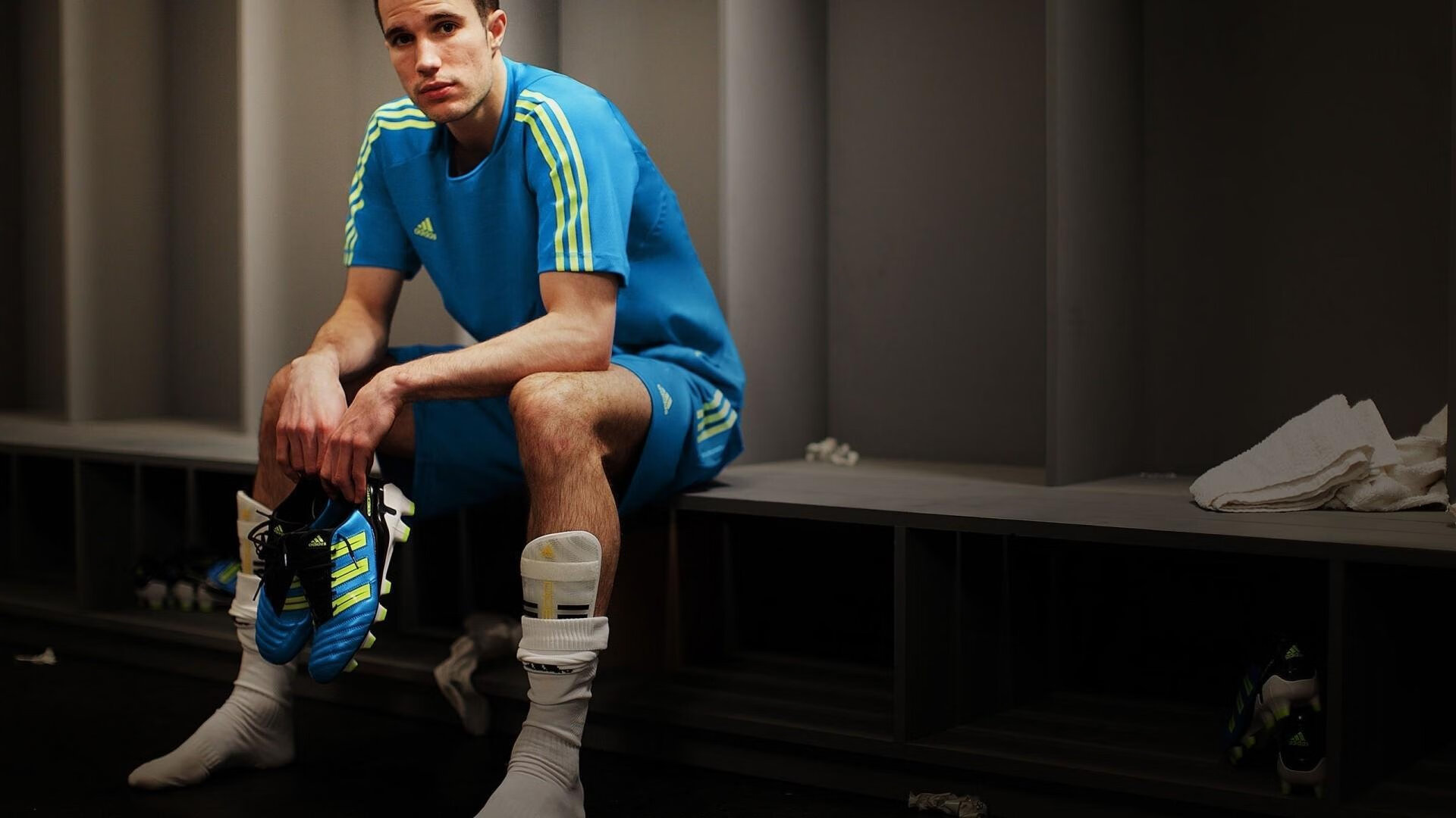 孤星耀夜，阿尔瓦雷斯以一人之力，重绘德甲争冠战的天平